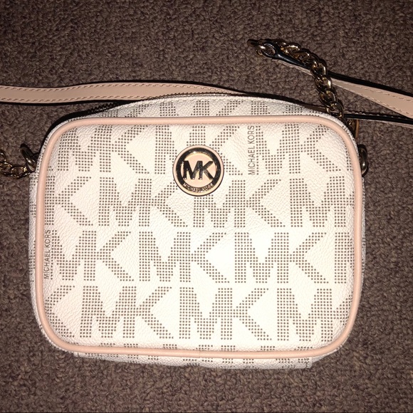 Michael Kors Handbags - Michael Kors crossbody